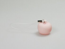 roze sleutelhanger appel pom amandine doopsuiker suikerbonen