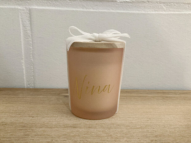 mini geurkaars frosted blush black peppercorn met houten deksel