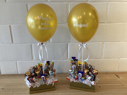 Geschenkdoosje met chocolade en snoep met ballon - small