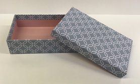 Rechthoekig doosje - roze / steengrijs patroon