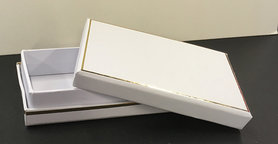 Rechthoekig doosje met gouden rand - wit