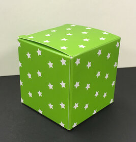Pakket: 20 x kubus doosje limoen met witte sterren