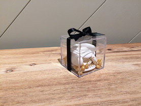 Plexi kubus doosje incl. vinyl kleefnaam - transparant