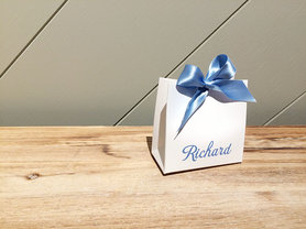 Laag doosje incl. vinyl kleefnaam - wit