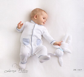 Pyjama met blauw gestreepte zakjes - wit