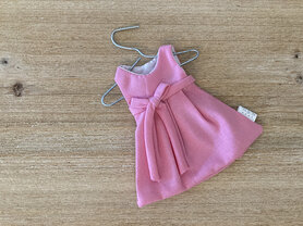 Kleedje met een lange strik in stof - donker roze