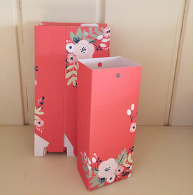 Pakket: 20 x hoog doosje koraalrood met bloemen